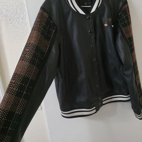 Guess - Picture 4 of 4